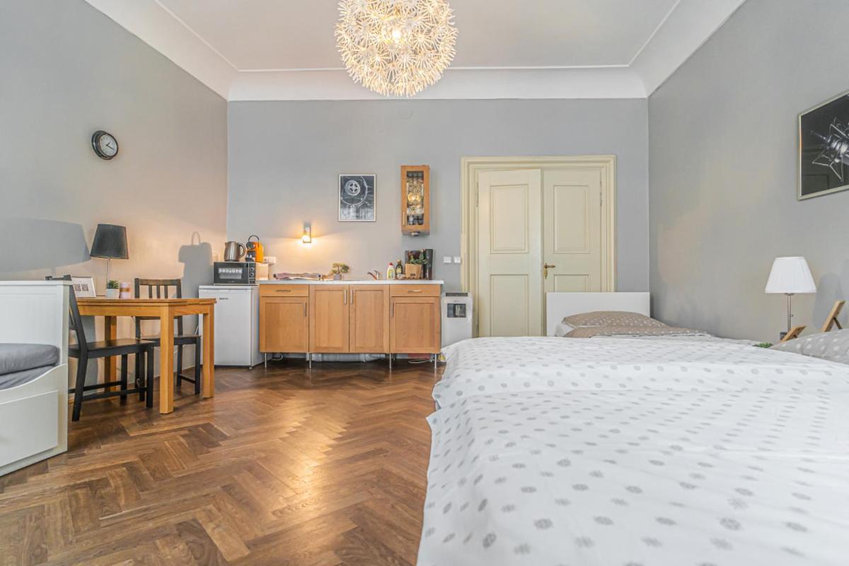 Bright Studio Close To Charles Bridge And Prague Castle Lägenhet Exteriör bild