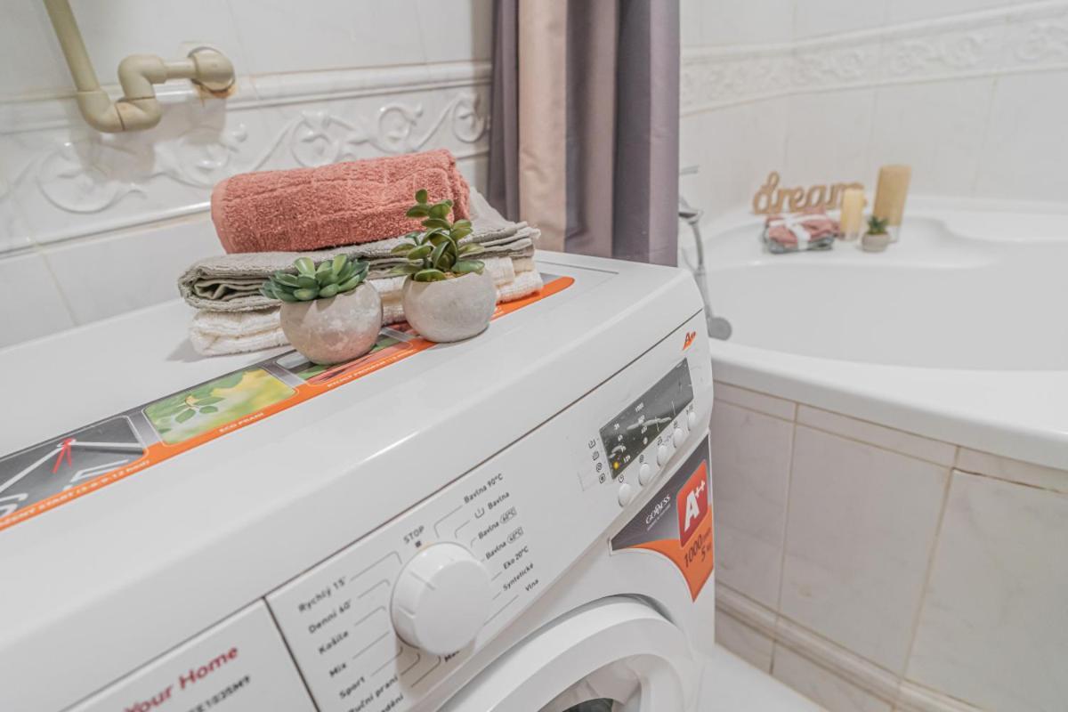 Bright Studio Close To Charles Bridge And Prague Castle Lägenhet Exteriör bild